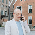 Bart aan het bellen
